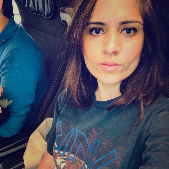 Meet your Posher, Kinza - Picture 1 of 1